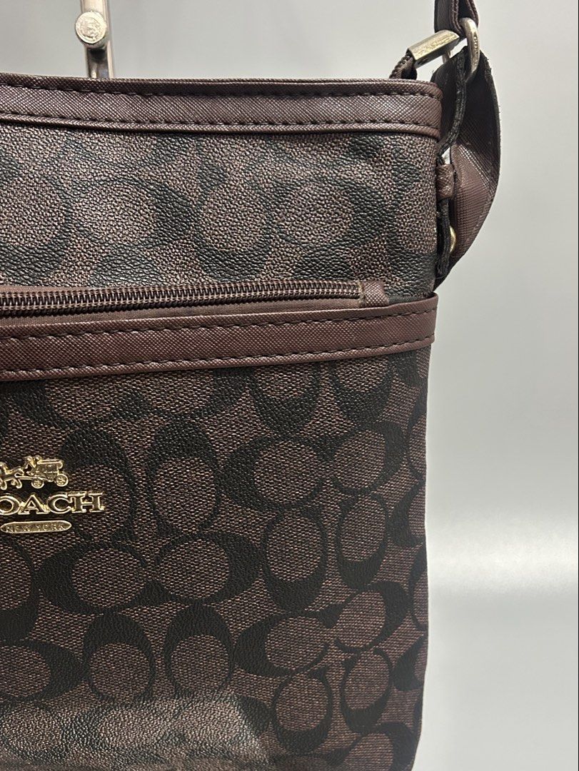 Coach sling bag UNISEX (Category: Luxury Bags & Wallets) located in Tacloban City. Submitted by getthatbag.ph (Listing ID 1431987023, Image 3). Description: Item authenticity is unverified. Please proceed with discretion. 💰 Mode of Payment: GCash Shop with confidence ✨ Search “Blaire Collections” on Facebook for legitimacy check Accounts: FB / TikTok / Carousell — @thefinalchapter.bookstore / fb: final chapter #thriftph #preloved #streetwear #y2