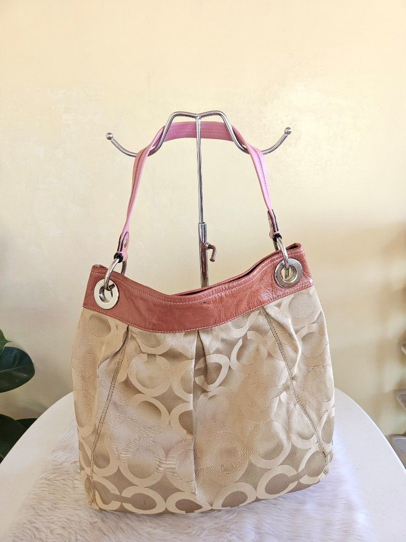 Coach two-way bag (Category: Luxury Bags & Wallets) located in Batangas. Submitted by iris_26 (Listing ID 1431998004, Image 2). Description: .