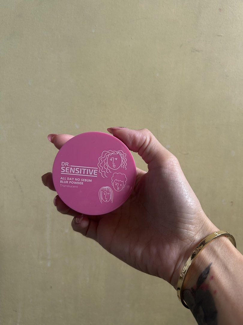 Dr Sensitive Blur Powder (Category: Face Care) located in Mandaluyong City. Submitted by paowyyy (Listing ID 1431847862, Image 1). Description: .
