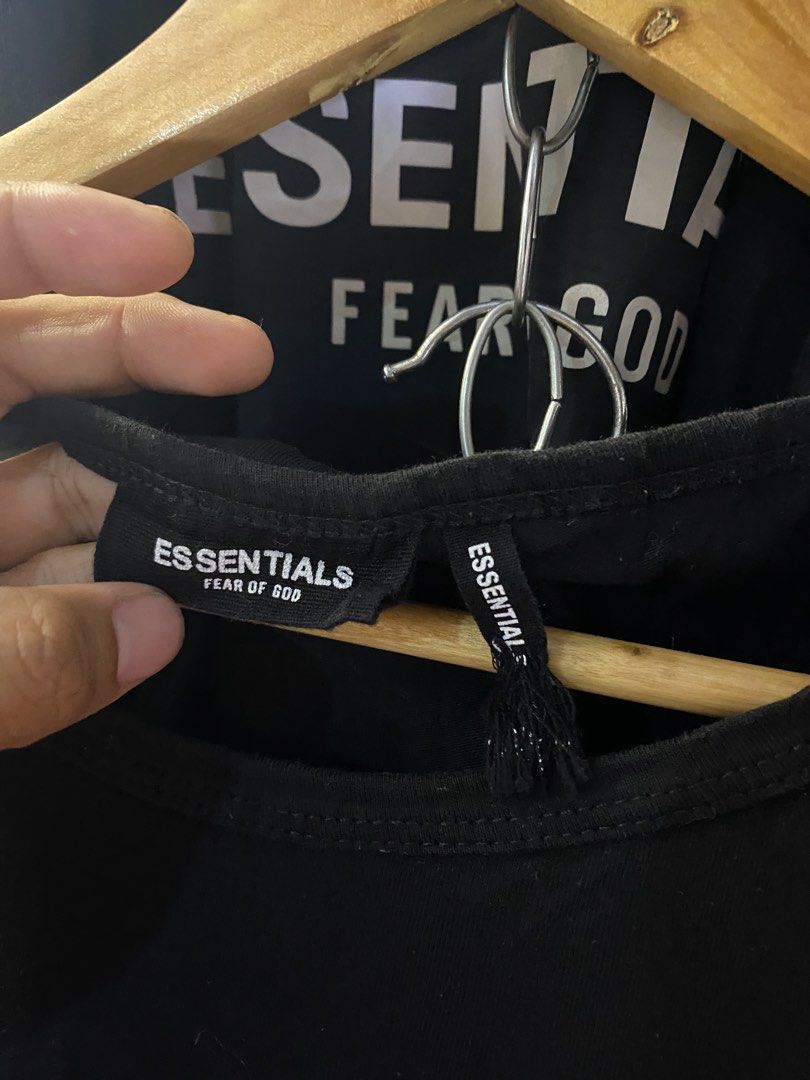 Essentials tanktop (Category: Formal Shirts) located in Manila. Submitted by ercmrsmam (Listing ID 1431878673, Image 2). Description: ESSENTIALS TANK TOP W21.5 L26.5 COLOR MAY VARY DUE TO LIGHTING EXCELLENT CONDI Dm if interested 📩 Location: Baclaran 📍 MOP: Gcash 💳.