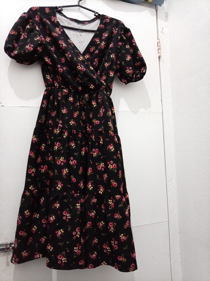 Floral Print Midi Dress (Category: Dresses) located in Guinobatan. Submitted by thegirlwhosellstuff (Listing ID 1431795630, Image 3). Description: - Black midi dress with a colorful floral print. - Design: V-neckline and short, puffed sleeves. - Features a fitted waist and a tiered skirt. - Made of lightweight fabric. - Ideal for casual outings or semi-formal events. -Size can fit to small, xs to medium.