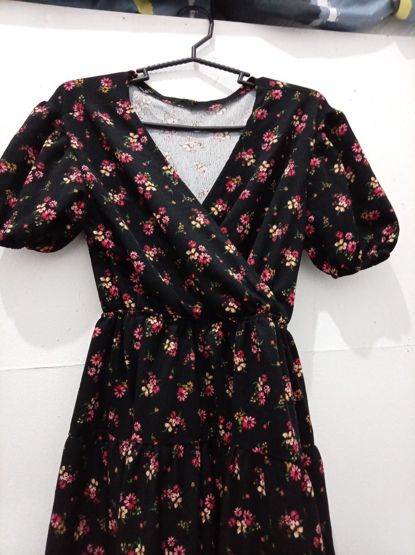 Floral Print Midi Dress (Category: Dresses) located in Guinobatan. Submitted by thegirlwhosellstuff (Listing ID 1431795630, Image 2). Description: - Black midi dress with a colorful floral print. - Design: V-neckline and short, puffed sleeves. - Features a fitted waist and a tiered skirt. - Made of lightweight fabric. - Ideal for casual outings or semi-formal events. -Size can fit to small, xs to medium.