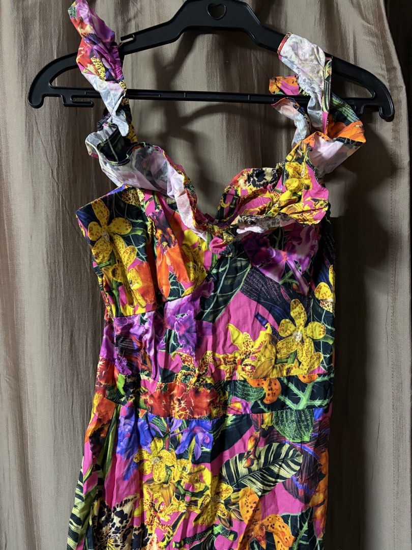 Floral Print Ruffled Dress (Category: Dresses) located in Marikina City. Submitted by ms_marj (Listing ID 1431953400, Image 1). Description: Floral long dress Size: XS-S Bodycon/Fitted Never been used Please note colors may vary due to lighting.