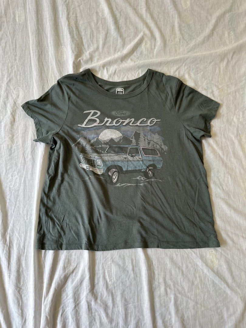 Ford Bronco T-Shirt (Category: Shirts) located in Aroroy. Submitted by nicadeclutterz (Listing ID 1431816536, Image 1). Description: - colors may appear lighter or darker due to lighting - please manage expectations as this item ie preloved - dm for more details ☺️ dimes: length: 24.5 width: 22.5 💰MOP: GCASH/BANK TRANSFER 🚚 MOD: JNT/LBC.