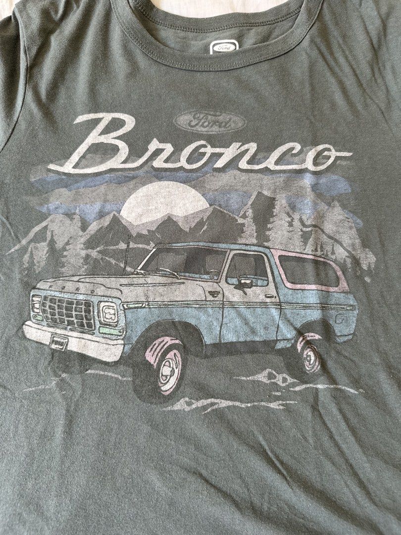Ford Bronco T-Shirt (Category: Shirts) located in Aroroy. Submitted by nicadeclutterz (Listing ID 1431816536, Image 2). Description: - colors may appear lighter or darker due to lighting - please manage expectations as this item ie preloved - dm for more details ☺️ dimes: length: 24.5 width: 22.5 💰MOP: GCASH/BANK TRANSFER 🚚 MOD: JNT/LBC.