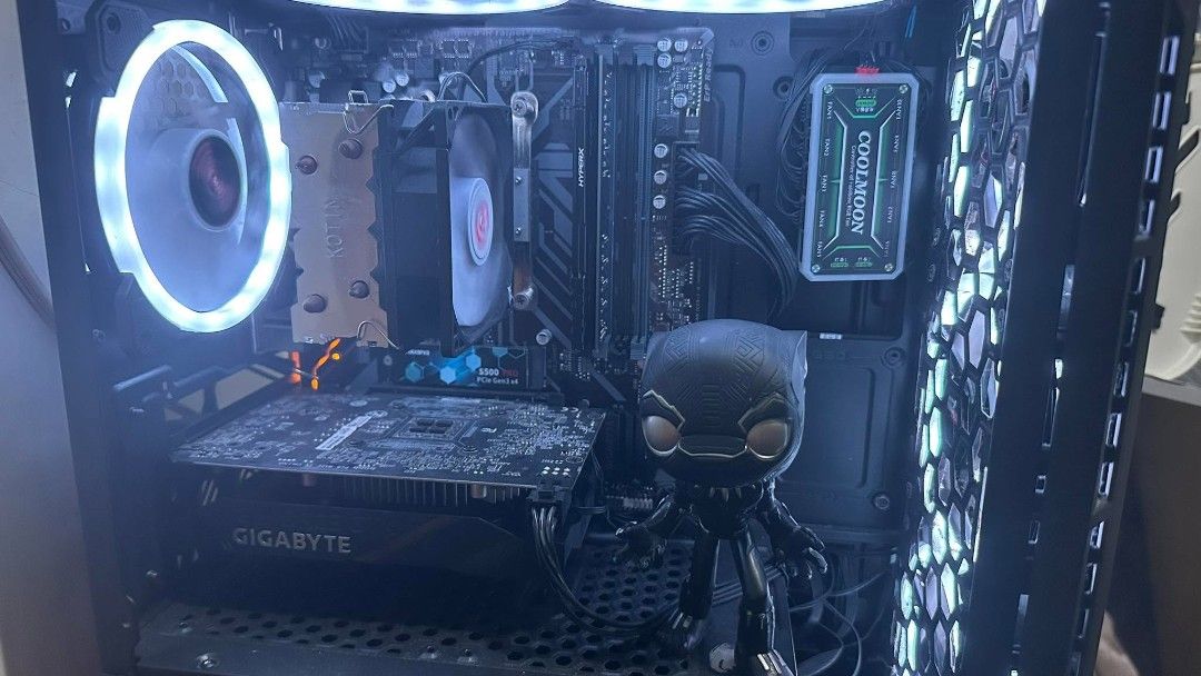 gaming pc ryzen 5, GTX 1650 (Category: Desktops) located in Quezon City. Submitted by ashtngvr (Listing ID 1431976852, Image 3). Description: NEGOTIABLE 30K Specs: Motherboard: Gigabyte B450M DS3H V2 CPU: AMD Ryzen 5 2600 (6C/12T, 3.4GHz) GPU: GTX 1650 RAM: 16GB ram x2 8GB DDR4 2666MHz Kingston HyperX Fury, Storage: 256 GB NVMe SSD Inclusion: RK61 Mechanical Keyboard Attack Shark X11 Mouse Monitors Included: 19” Nvision HD Monitor (60Hz) 22” King