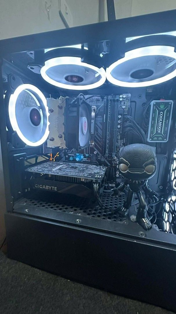 gaming pc ryzen 5, GTX 1650 (Category: Desktops) located in Quezon City. Submitted by ashtngvr (Listing ID 1431976852, Image 2). Description: NEGOTIABLE 30K Specs: Motherboard: Gigabyte B450M DS3H V2 CPU: AMD Ryzen 5 2600 (6C/12T, 3.4GHz) GPU: GTX 1650 RAM: 16GB ram x2 8GB DDR4 2666MHz Kingston HyperX Fury, Storage: 256 GB NVMe SSD Inclusion: RK61 Mechanical Keyboard Attack Shark X11 Mouse Monitors Included: 19” Nvision HD Monitor (60Hz) 22” King
