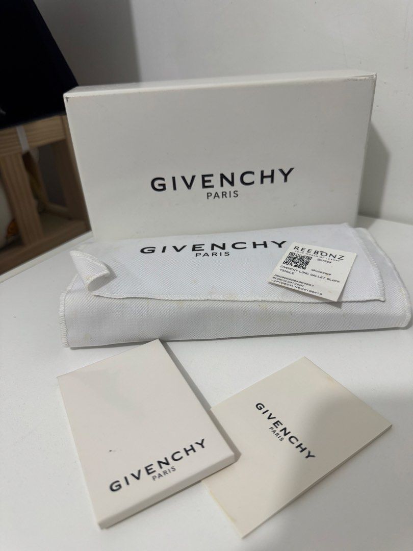 Givenchy long wallet (Category: Luxury Bags & Wallets) located in Bulacan. Submitted by everythinggood26 (Listing ID 1431896484, Image 2). Description: .