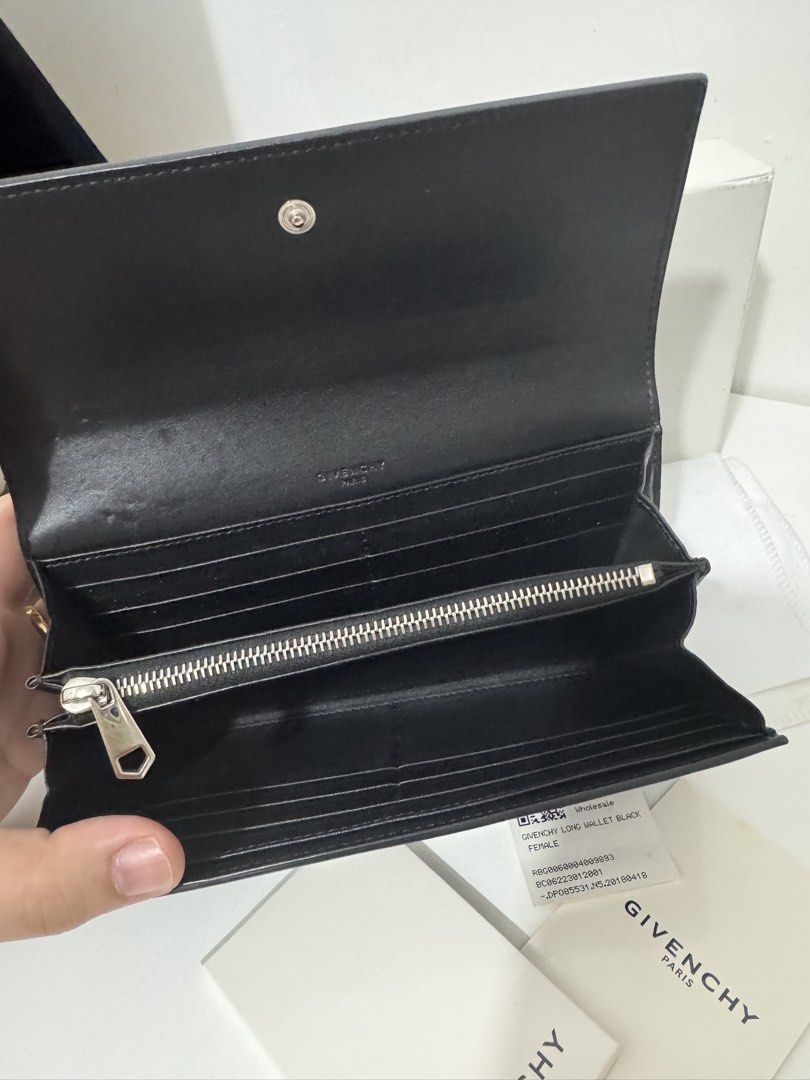 Givenchy long wallet (Category: Luxury Bags & Wallets) located in Bulacan. Submitted by everythinggood26 (Listing ID 1431896484, Image 3). Description: .