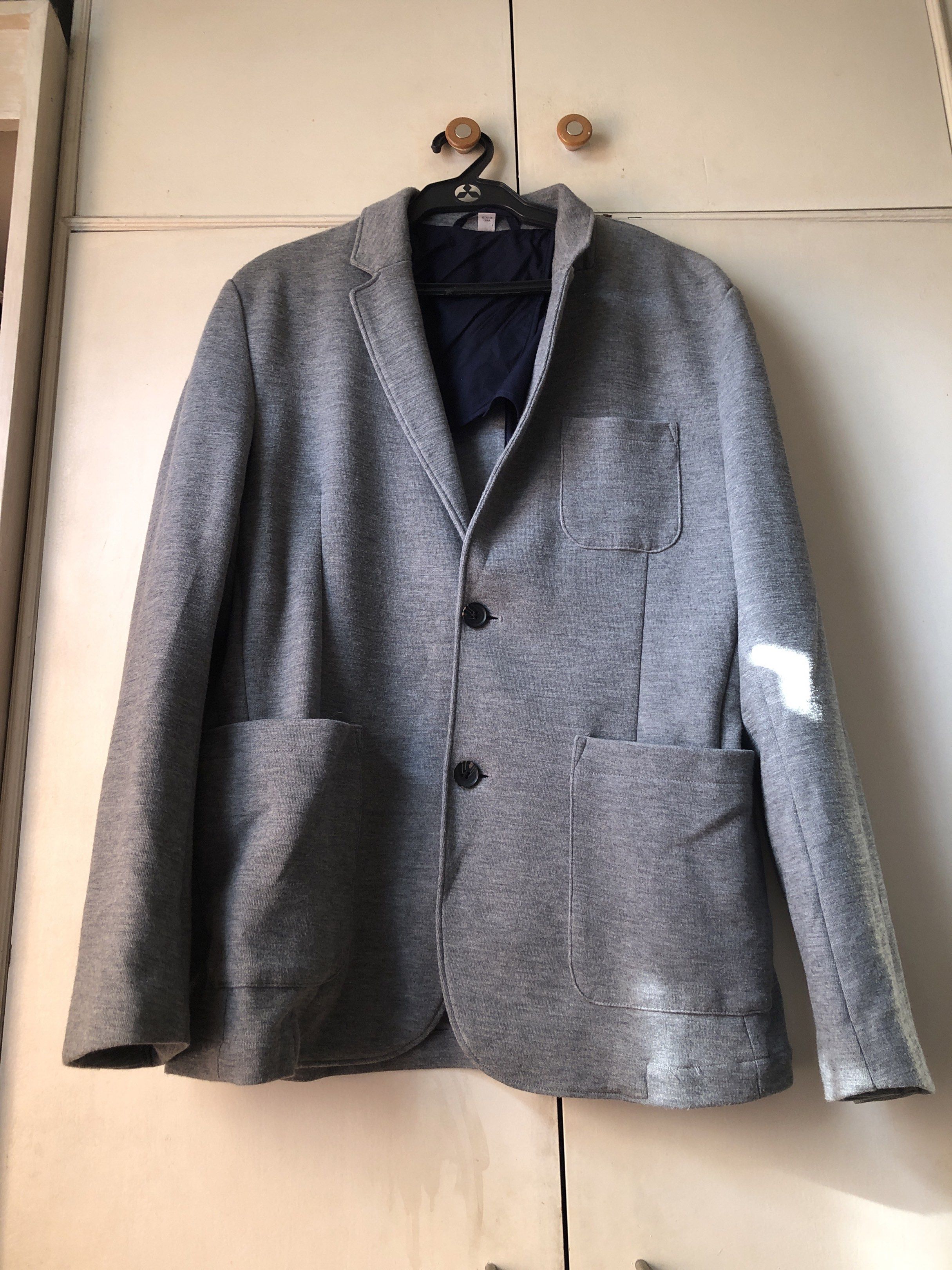 Gray Blazer (Category: Coats, Jackets and Outerwear) located in Paranaque City. Submitted by commandercinnabutt (Listing ID 1431879916, Image 1). Description: - Gray blazer - Two-button closure - Two front pockets - Notched lapel - Single chest pocket - Buttoned cuffs - Soft knit fabric - Versatile design.
