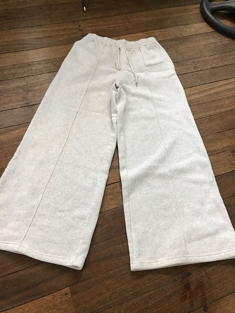 gray pants (Category: Other Bottoms) located in Quezon City. Submitted by flrsngl21 (Listing ID 1431821908, Image 3). Description: Selling these essential light gray wide-leg sweatpants. They feature a high-waisted elastic band with a drawstring for the perfect adjustable fit. The front seam detail gives them a structured look while staying incredibly soft..