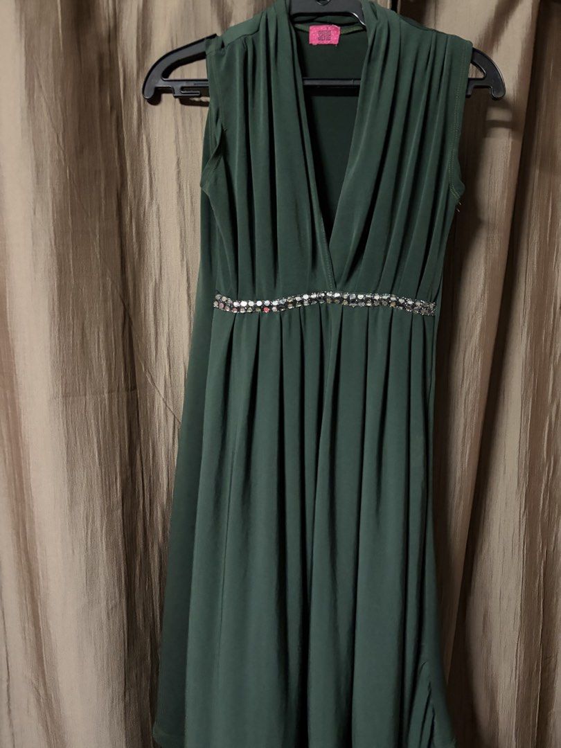Green Sleeveless Dress (Category: Dresses) located in Marikina City. Submitted by ms_marj (Listing ID 1431954109, Image 2). Description: Actual photo posted Size: S-M - Green sleeveless dress - V-neck design - Perfect for special occasions Used once or twice Please note colors may vary due to lighting.