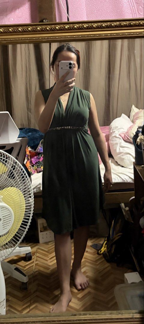 Green Sleeveless Dress (Category: Dresses) located in Marikina City. Submitted by ms_marj (Listing ID 1431954109, Image 3). Description: Actual photo posted Size: S-M - Green sleeveless dress - V-neck design - Perfect for special occasions Used once or twice Please note colors may vary due to lighting.