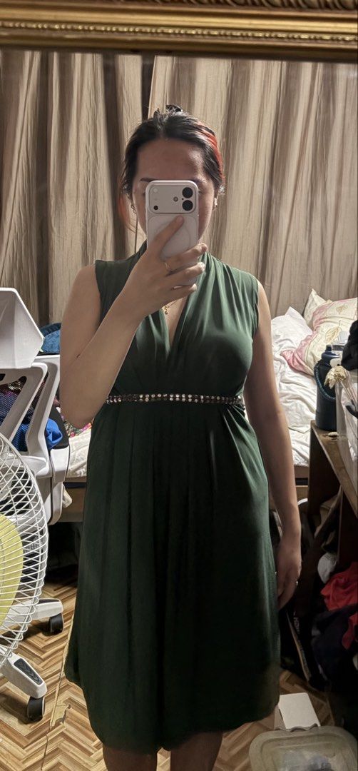 Green Sleeveless Dress (Category: Dresses) located in Marikina City. Submitted by ms_marj (Listing ID 1431954109, Image 1). Description: Actual photo posted Size: S-M - Green sleeveless dress - V-neck design - Perfect for special occasions Used once or twice Please note colors may vary due to lighting.