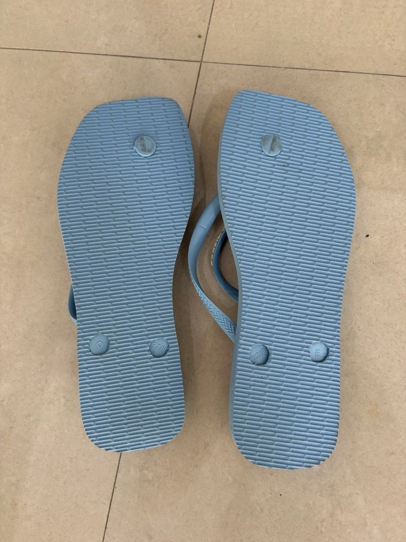 Havaianas Blue Flip-Flops (Category: Slippers and slides) located in Taguig. Submitted by julieblt (Listing ID 1431868240, Image 2). Description: Havaianas square flip flops, size 7/8, new but no tag sorry :(.