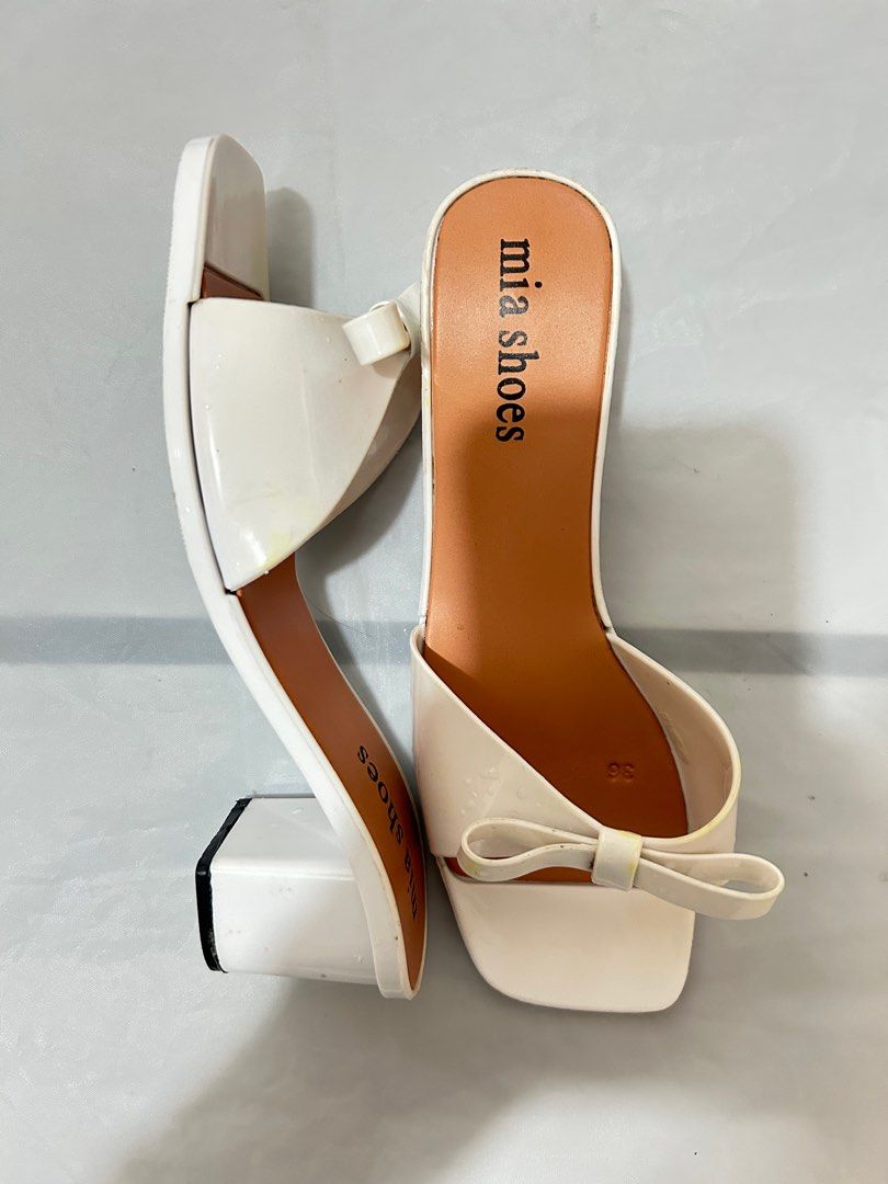 Heels (Category: Heels) located in Quezon City. Submitted by spicynoodleszup (Listing ID 1431946960, Image 3). Description: Both for only 100.