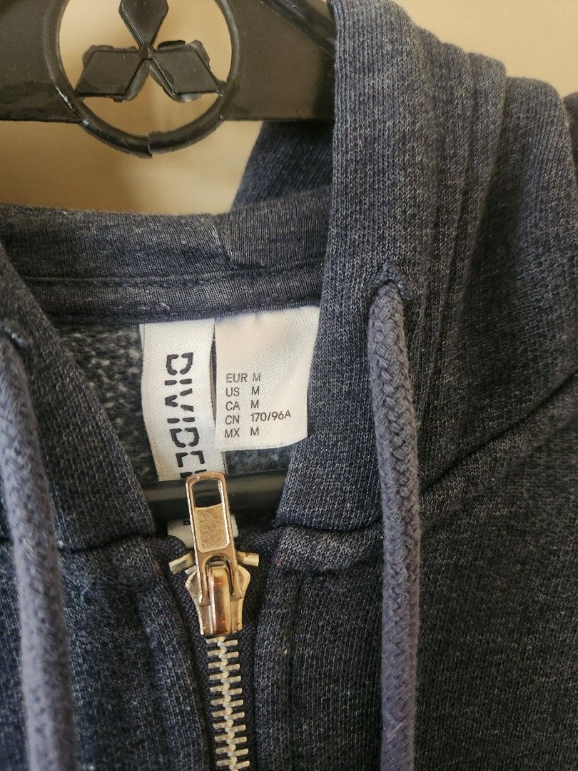 H&M Divided blue zip-up hoodie (Category: Coats, Jackets and Outerwear) located in Manila. Submitted by mistanggg (Listing ID 1431835118, Image 2). Description: Lightly used but in very good condition. Slight discoloring on zipper (see photo) due to old item, but no other damage..