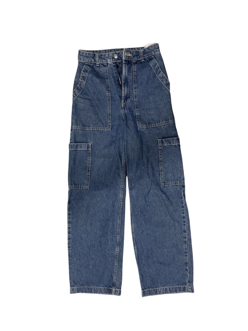 H&M Divided Denim Cargo Jeans High waisted (Category: Jeans) located in Marikina City. Submitted by schmoopie (Listing ID 1431509546, Image 1). Description: (Dark shadow on pants is just an arm shadow from photo) - H&M Divided denim cargo jeans - Waist: 22-23in - High-waist - Length: 40in - Wide-leg fit - Light blue wash - Size indicated on tag.
