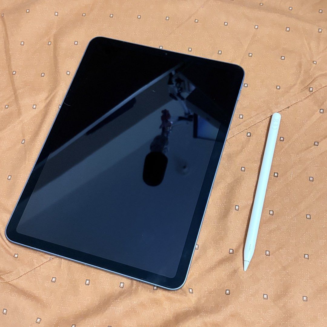 Ipad Air 5th gen - 256gb in Blue (Category: iPad) located in Paranaque City. Submitted by IamLauraaa (Listing ID 1431994545, Image 3). Description: Bought Oct 202 Wifi 100% Smooth 100% No Scratches 100% No Dents Inclusions: Original Box Original Charging Brick Romoss replacement charging chord Original Apple Pencil (2nd Gen) What you see is what you get.