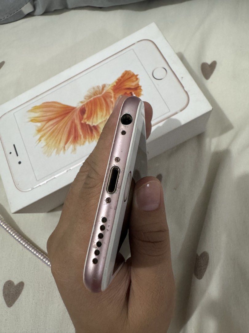 Iphone 6s (Category: iPhone 6 Series) located in Las Pinas. Submitted by driedflowerseg (Listing ID 1431941194, Image 3). Description: smartlocked iphone 6s 16gb all goods pa bukod sa battery considering the age of the phone perfect for collections and a digi cam inspired photo includes original box .