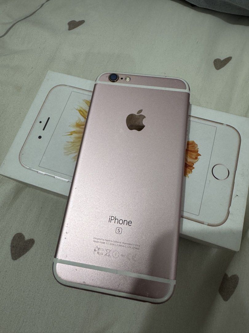 Iphone 6s (Category: iPhone 6 Series) located in Las Pinas. Submitted by driedflowerseg (Listing ID 1431941194, Image 2). Description: smartlocked iphone 6s 16gb all goods pa bukod sa battery considering the age of the phone perfect for collections and a digi cam inspired photo includes original box .