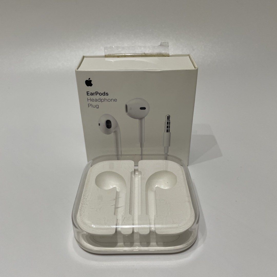 iPhone Wired Earphones (Box & Acrylic Case Only) (Category: Earphones) located in Cavite. Submitted by kyukyuchan (Listing ID 1431903360, Image 1). Description: ✨50+ ITEMS ON MY PAGE LISTING✨ [Notes: SOME ITEMS ARE FROM BALIKBAYAN BOX, THUS, BOX OR PLASTIC PACKAGINGS ARE REMOVED] Notes: - For those who need, I will be selling this - Not selling the earphones itself, just the box and acrylic case only - What You See Is What You Get - No Flaws, Unl