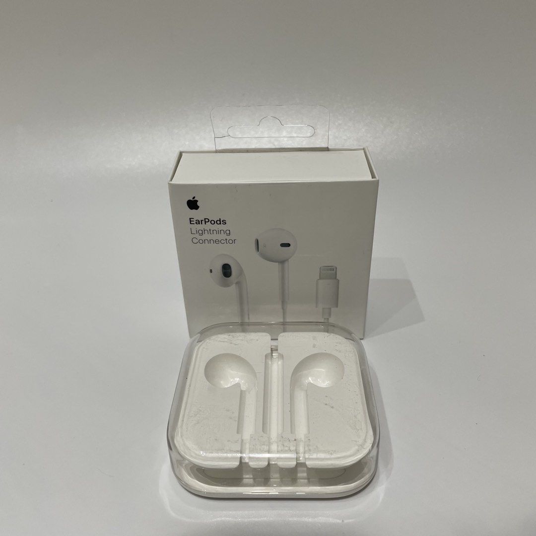 iPhone Wired Earphones (Box & Acrylic Case Only) (Category: Earphones) located in Cavite. Submitted by kyukyuchan (Listing ID 1431903360, Image 3). Description: ✨50+ ITEMS ON MY PAGE LISTING✨ [Notes: SOME ITEMS ARE FROM BALIKBAYAN BOX, THUS, BOX OR PLASTIC PACKAGINGS ARE REMOVED] Notes: - For those who need, I will be selling this - Not selling the earphones itself, just the box and acrylic case only - What You See Is What You Get - No Flaws, Unl