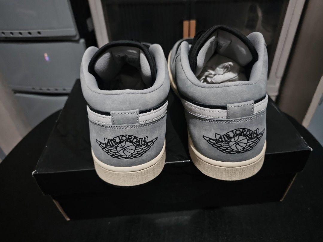 Jordan 1 Low SE Light Smoke Size 13 (Category: Sneakers) located in San Juan City. Submitted by frelite (Listing ID 1431918437, Image 3). Description: .