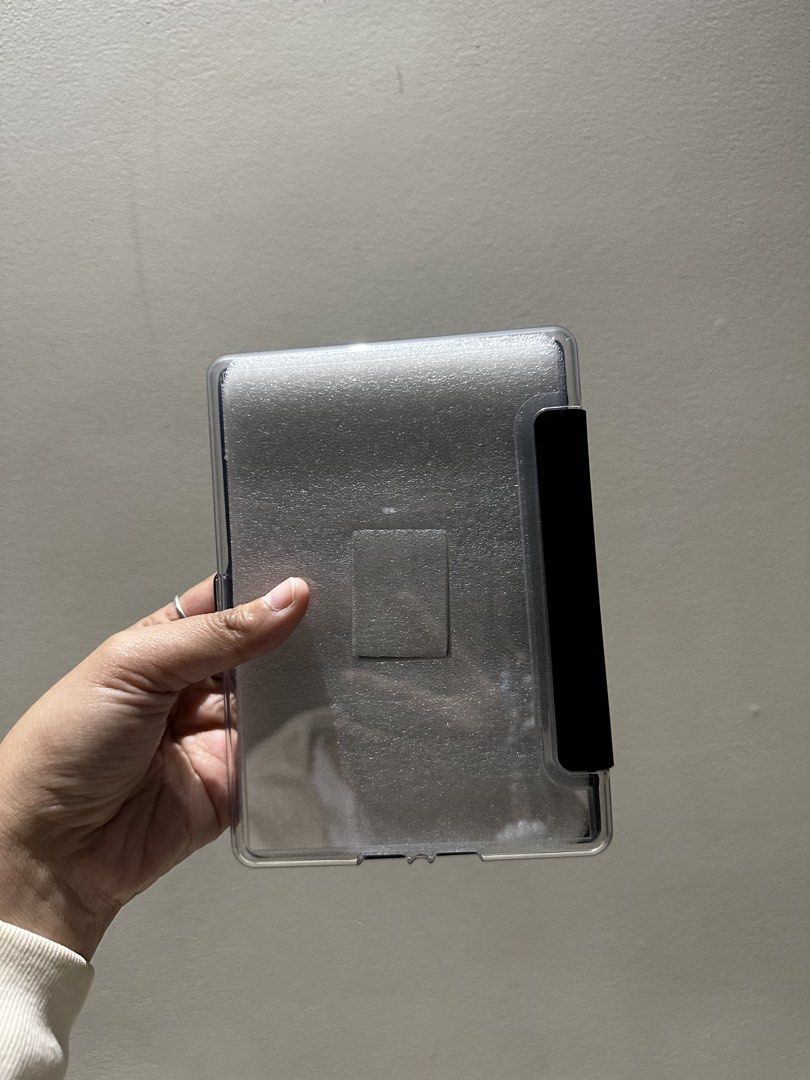 Kindle 8th gen case (Category: E-Readers) located in Mandaluyong City. Submitted by claritylola (Listing ID 1431929042, Image 2). Description: Wrong size naorder sa 🍊 app.