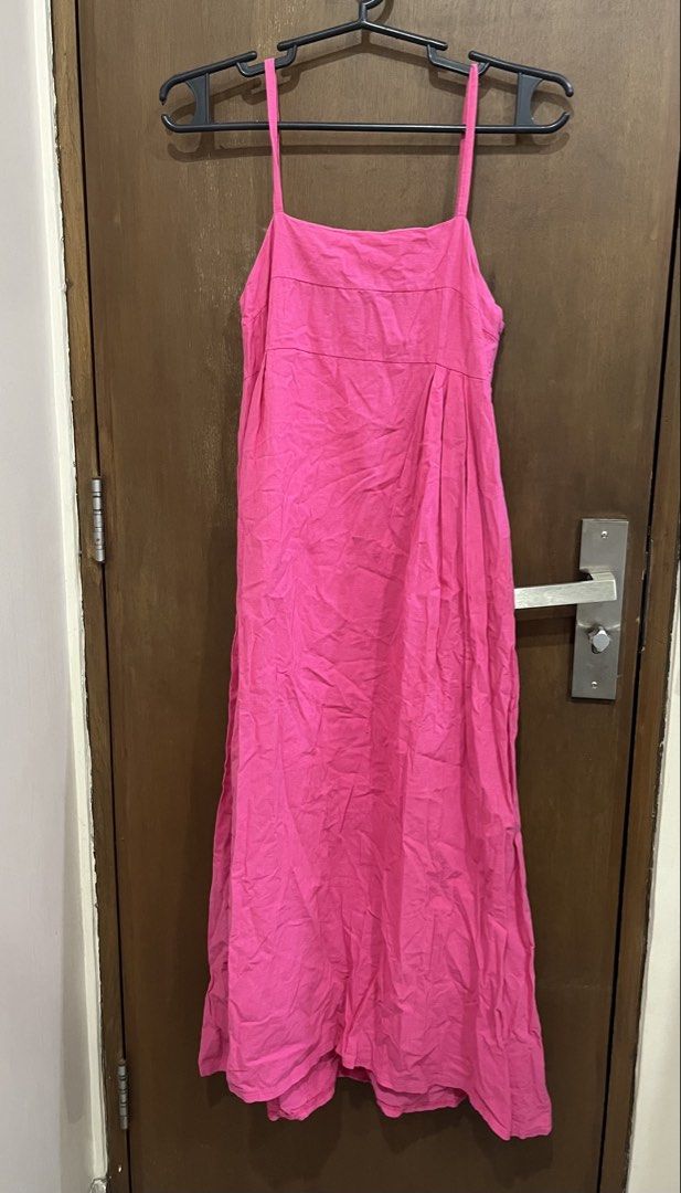 Linen Pink Spaghetti Strap Dress (Category: Dresses) located in Manila. Submitted by mxinii (Listing ID 1431845776, Image 1). Description: - Square neckline - Midi length - Lightweight fabric - zipper opening on the side.