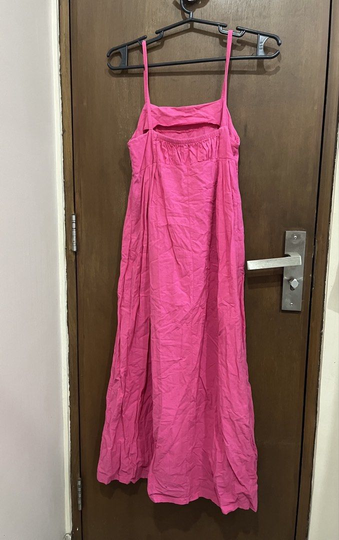 Linen Pink Spaghetti Strap Dress (Category: Dresses) located in Manila. Submitted by mxinii (Listing ID 1431845776, Image 2). Description: - Square neckline - Midi length - Lightweight fabric - zipper opening on the side.
