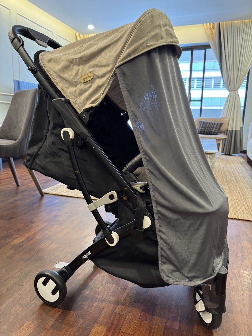 Looping Squizz Stroller 3 Beige (Category: Strollers) located in Makati City. Submitted by decluttering___ (Listing ID 1430529546, Image 1). Description: Original price 25k++ Travel stroller Cabin-size (airplane) Used few times only With free mosquito net and liner No issue on functionality But few scratches on the stroller and the bag .