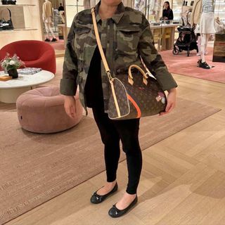 (Category: ) located in . Submitted by klimtcloset2013 (Listing ID 1431864995, Image 1). Description: .