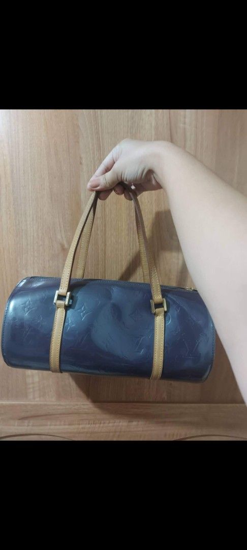 Louis Vuitton Vernis Cylinder Bag (Category: Luxury Bags & Wallets) located in Pasig City. Submitted by aubshop (Listing ID 1431929425, Image 1). Description: - Authentic Louis Vuitton Vernis Cylinder Bag - Color: Dark Blue - Features: Zip closure with gold-tone zipper pull, tan leather handles and trim - Interior: Matching dark blue - Serial Number: V10035.