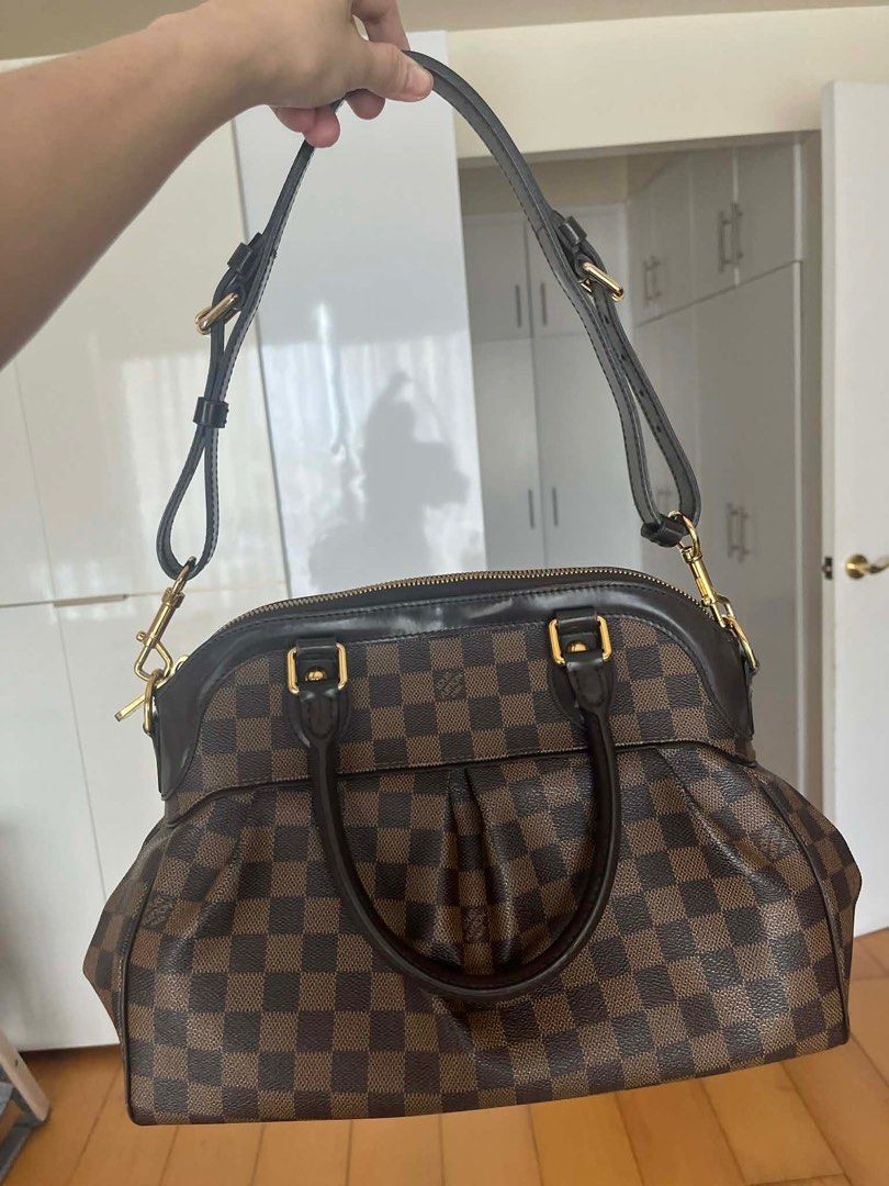 LV Damier Ebene Trevi (Category: Luxury Bags & Wallets) located in Pasig City. Submitted by cjdlcmp (Listing ID 1431806041, Image 1). Description: (with dustbag).
