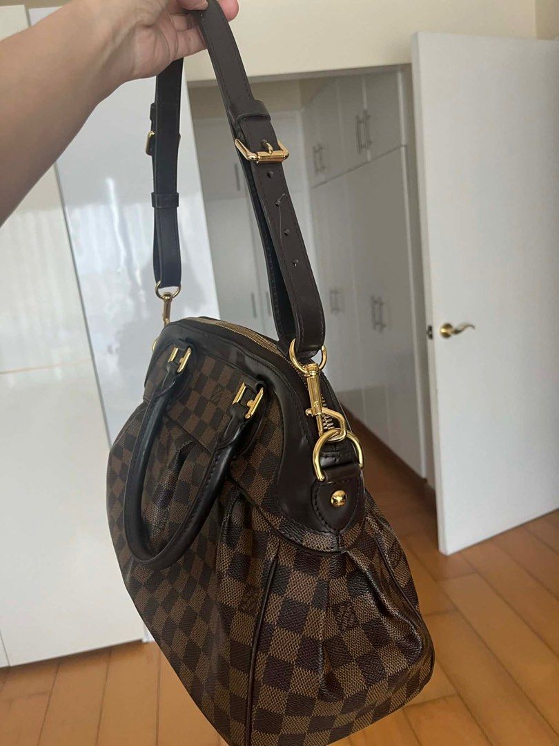 LV Damier Ebene Trevi (Category: Luxury Bags & Wallets) located in Pasig City. Submitted by cjdlcmp (Listing ID 1431806041, Image 3). Description: (with dustbag).