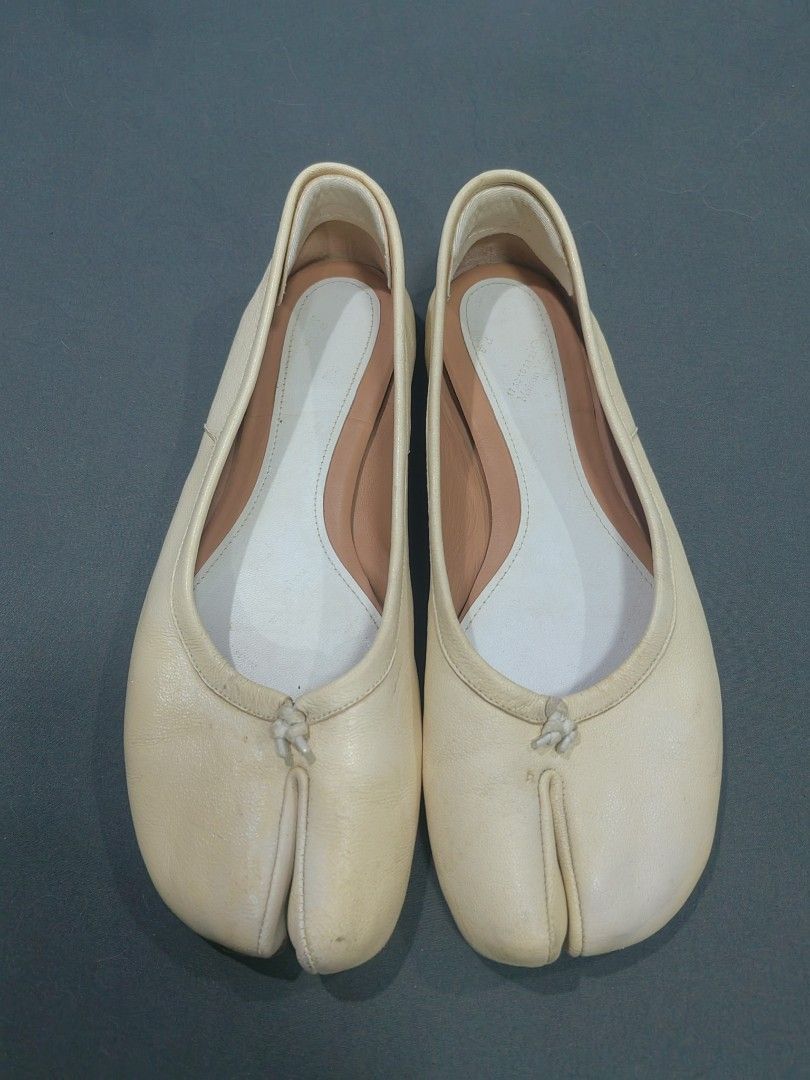 Maison margiela tabi ballet flats (Category: Flats & Sandals) located in Santa Rosa. Submitted by _ba_mo_si_ (Listing ID 1431929522, Image 3). Description: Authentic Pair only 8500 plus sf Dm.