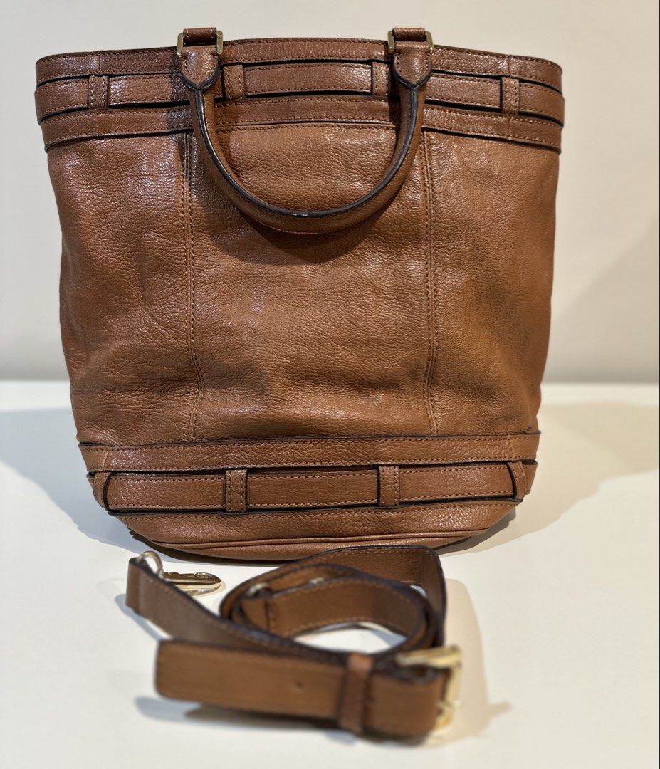 Michael Kors (Category: Luxury Bags & Wallets) located in Manila. Submitted by caseller26 (Listing ID 1431970307, Image 2). Description: - With dust bag - Leather .