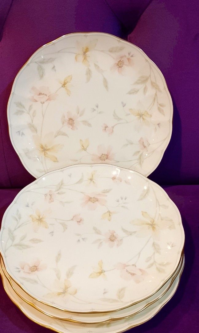 Narumi Plates (Category: Other Kitchenware & Tableware) located in Cabanatuan. Submitted by miss.maia (Listing ID 1431860250, Image 2). Description: 4pcs 400 each +sf.