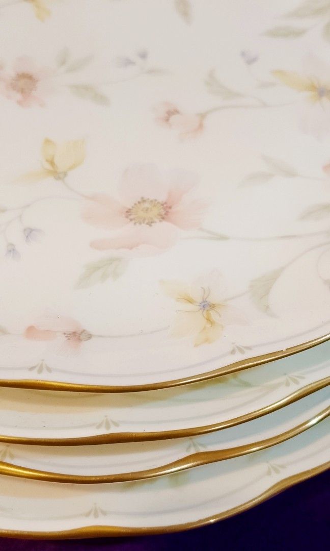 Narumi Plates (Category: Other Kitchenware & Tableware) located in Cabanatuan. Submitted by miss.maia (Listing ID 1431860250, Image 1). Description: 4pcs 400 each +sf.