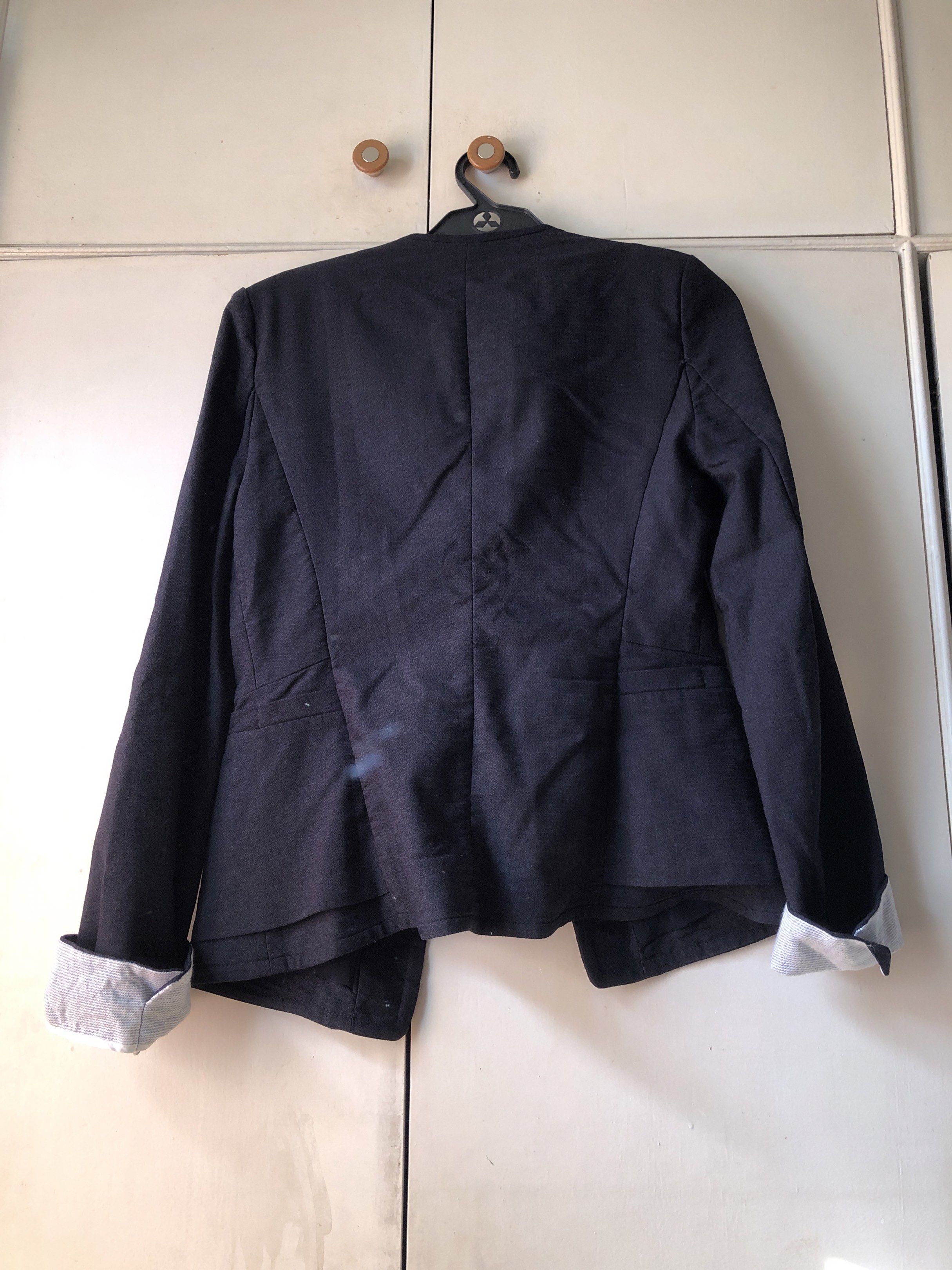 Navy Blue Blazer with White Accents (Category: Coats, Jackets and Outerwear) located in Paranaque City. Submitted by commandercinnabutt (Listing ID 1431872476, Image 2). Description: - Navy blue blazer - White accents on inner lining and cuffs - Collarless design - Long sleeves - Smooth fabric - Tailored fit - Perfect for casual and semi-formal occasions.