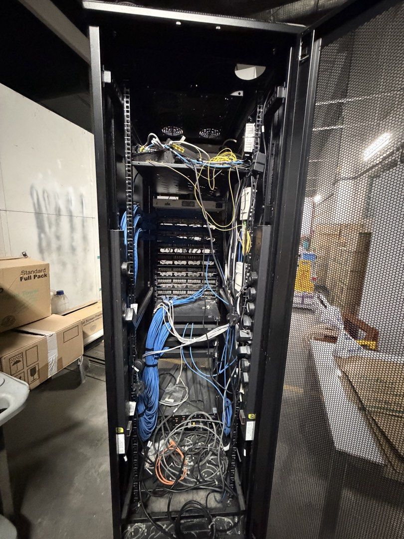 Network server rack (Category: Other Security Devices) located in Singapore. Submitted by ulagualagu_889 (Listing ID 1431944783, Image 2). Description: .