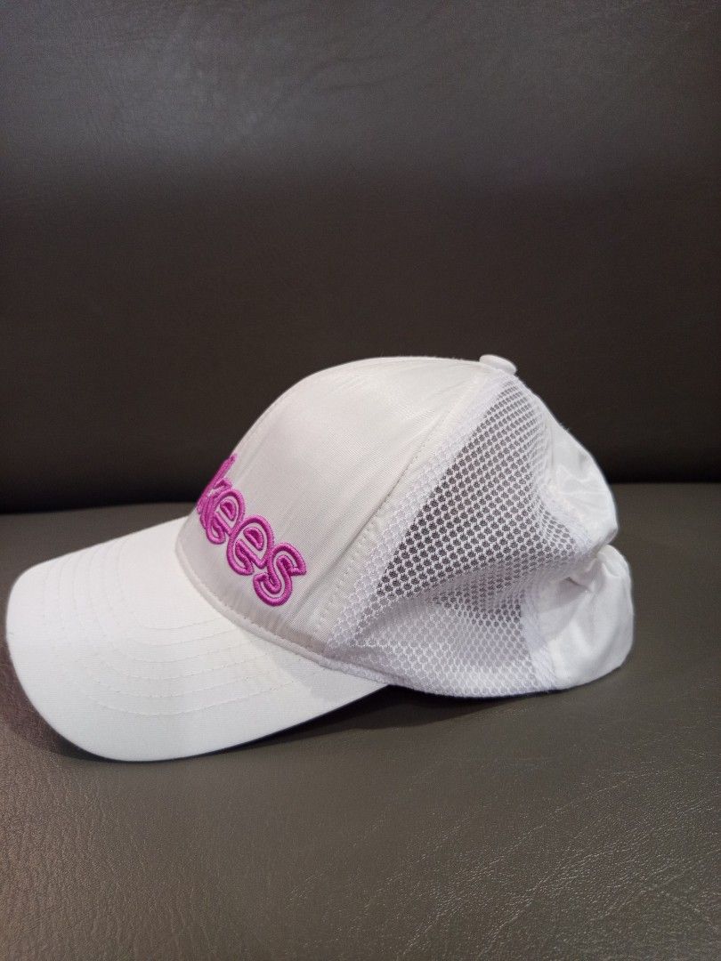 New York Yankees Cap (Category: Caps & Hats) located in Davao. Submitted by vaness041421 (Listing ID 1431961449, Image 2). Description: - New York Yankees pink cap - Mesh back for breathability - Adjustable strap for a comfortable fit - Features the MLB logo - Lightweight material - Curved brim - Ideal for casual wear.