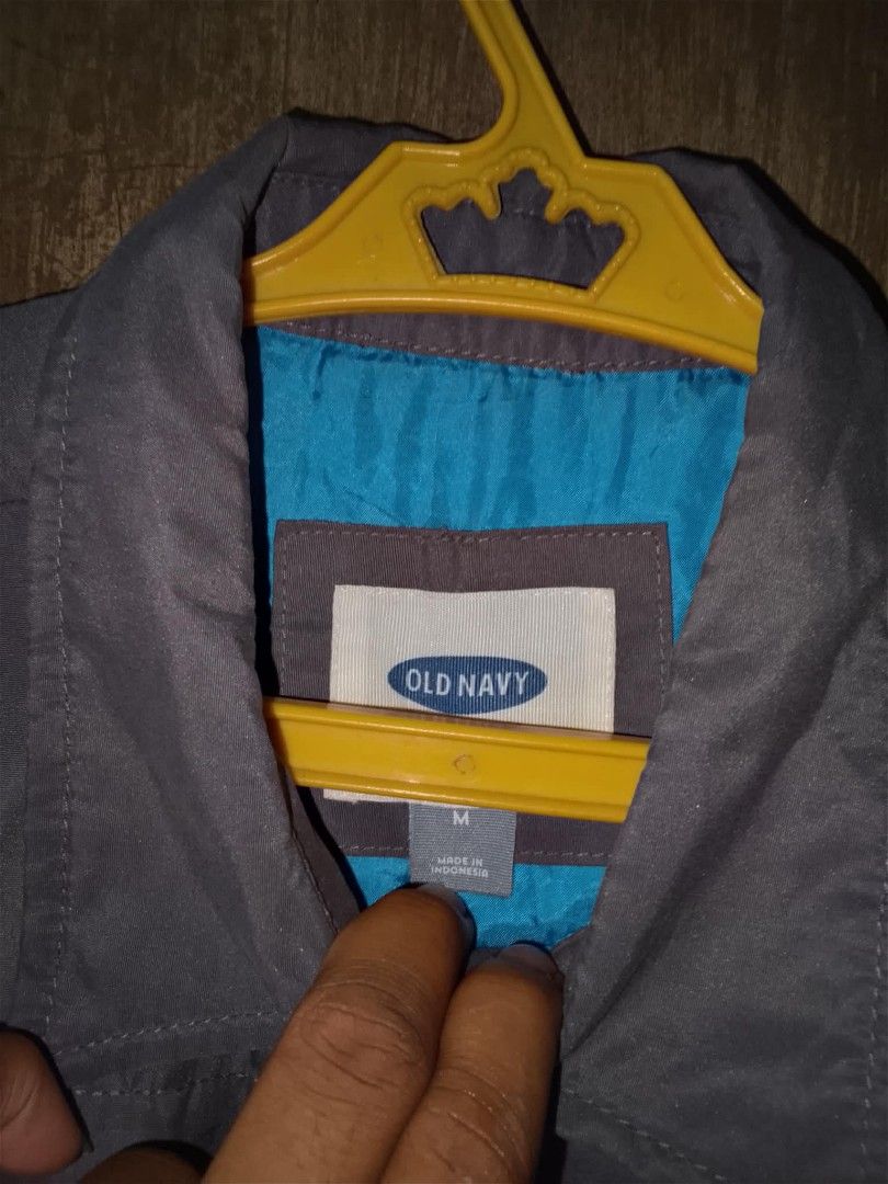 OLD NAVY BUTTON UP HARINGTON (Category: Activewear) located in Calabanga. Submitted by foxsthrift_420 (Listing ID 1431956802, Image 2). Description: size medium no issue as new condition dm sa interested.