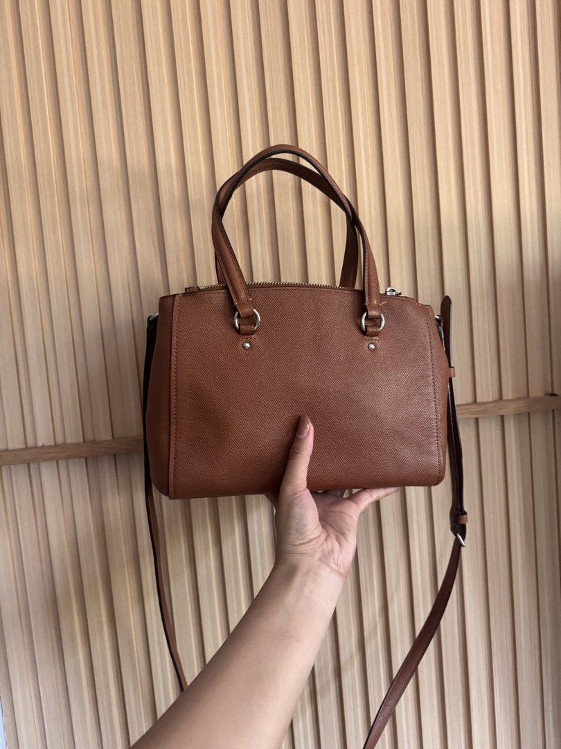 Original Coach Stanton (Category: Luxury Bags & Wallets) located in Lagawe. Submitted by kai_selections (Listing ID 1431858794, Image 2). Description: Authentic very good used condition minor flaw only sa part ng rubber lining as seen on pic. No other flaw 9/10 condition.