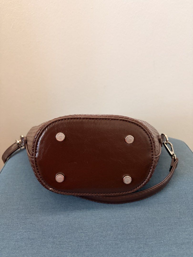 Parisian Woven Handbag in Brown (Category: Cross-body Bags) located in Las Pinas. Submitted by ynalcx (Listing ID 1431884511, Image 2). Description: - Bought last week lang sa dept store for 800 pesos - Opened but not used - Can be worn as a crossbody bag - Fits a small wallet, make up, a phone - RFS: Impulse buy .