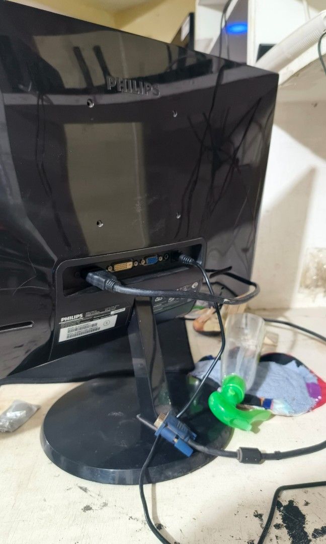 Philips 227E (Category: Monitor Screens) located in Manila. Submitted by maatsa19 (Listing ID 1431923185, Image 3). Description: Philips 227E monitor w/ power cord only, may dead pixel (shown in the pictures) lang na maliit hindi naman pansinin pag ginagamit.
