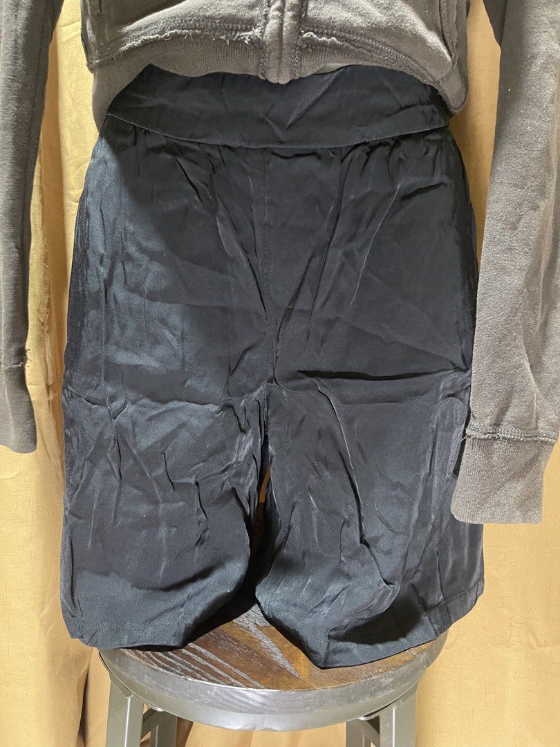 Plus Size Plain Black Lightweight/Comfortable Shorts (Category: Sets or Coordinates) located in Quezon City. Submitted by jaedenry0228 (Listing ID 1431943925, Image 2). Description: - Hollister zip-up hoodie in brown - Features Hollister logo on chest and sleeve - Black shorts with elastic waistband - Comfortable and stylish outfit - Perfect for casual wear.