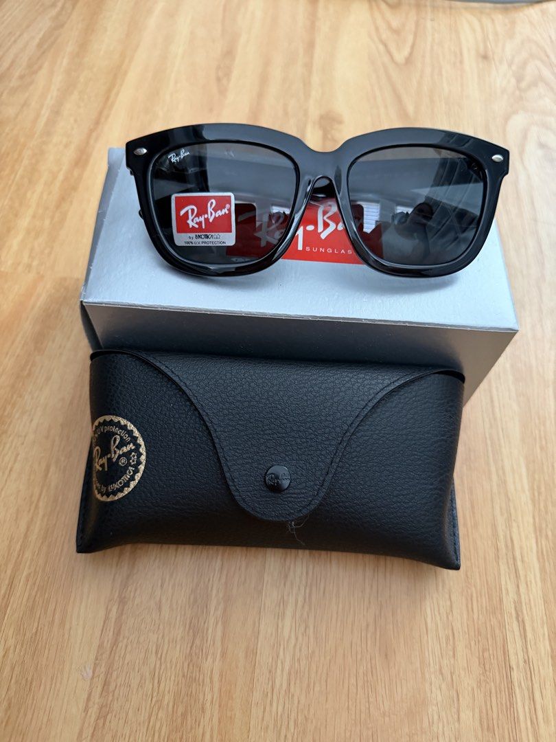 Ray-Ban Sunglasses ORB4262D Black Dark Grey (Category: Sunglasses & Eyewear) located in Quezon City. Submitted by ono11 (Listing ID 1431806089, Image 1). Description: Brandnew Rayban Sunglasses.