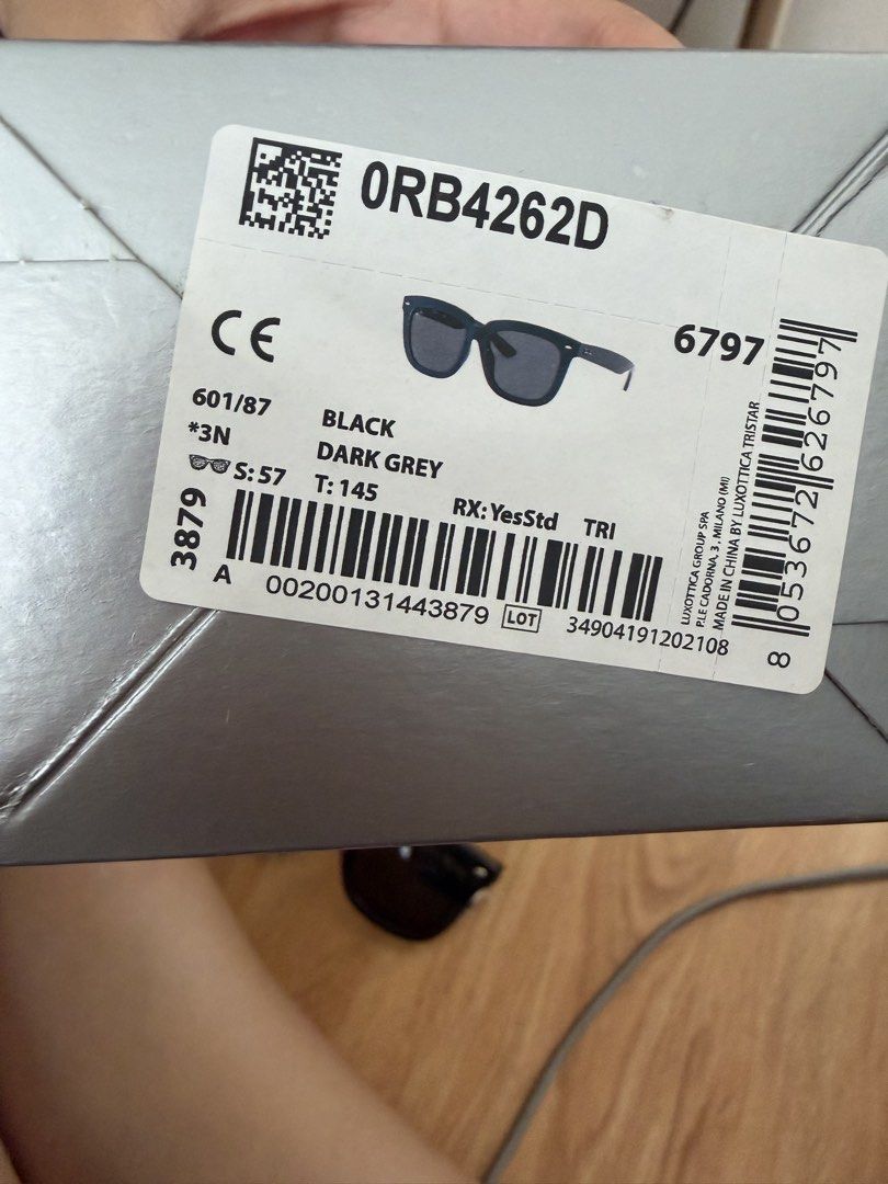 Ray-Ban Sunglasses ORB4262D Black Dark Grey (Category: Sunglasses & Eyewear) located in Quezon City. Submitted by ono11 (Listing ID 1431806089, Image 2). Description: Brandnew Rayban Sunglasses.